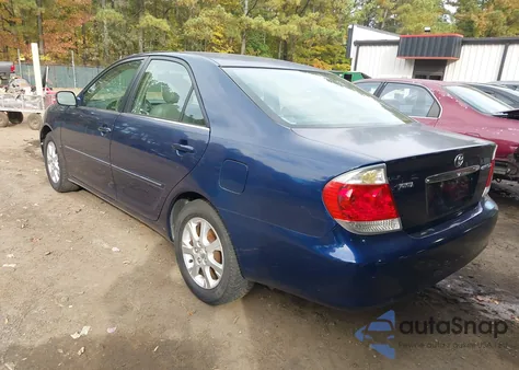 2005 Toyota Camry Xle z USA, uszkodzony, nr VIN 4T1BE30K85U059404
